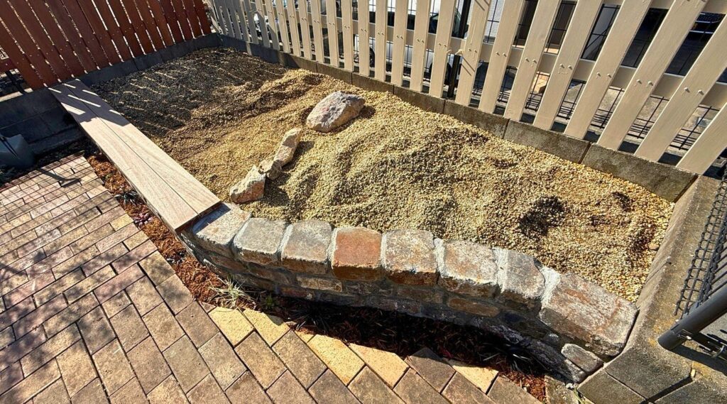 レイズドベッドの植栽前の状態 土づくり後の全景