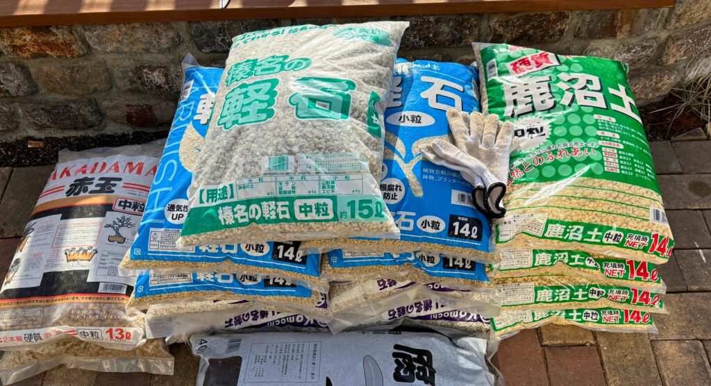 レイズドベッドの土作りで使用した軽石・鹿沼土・赤玉土