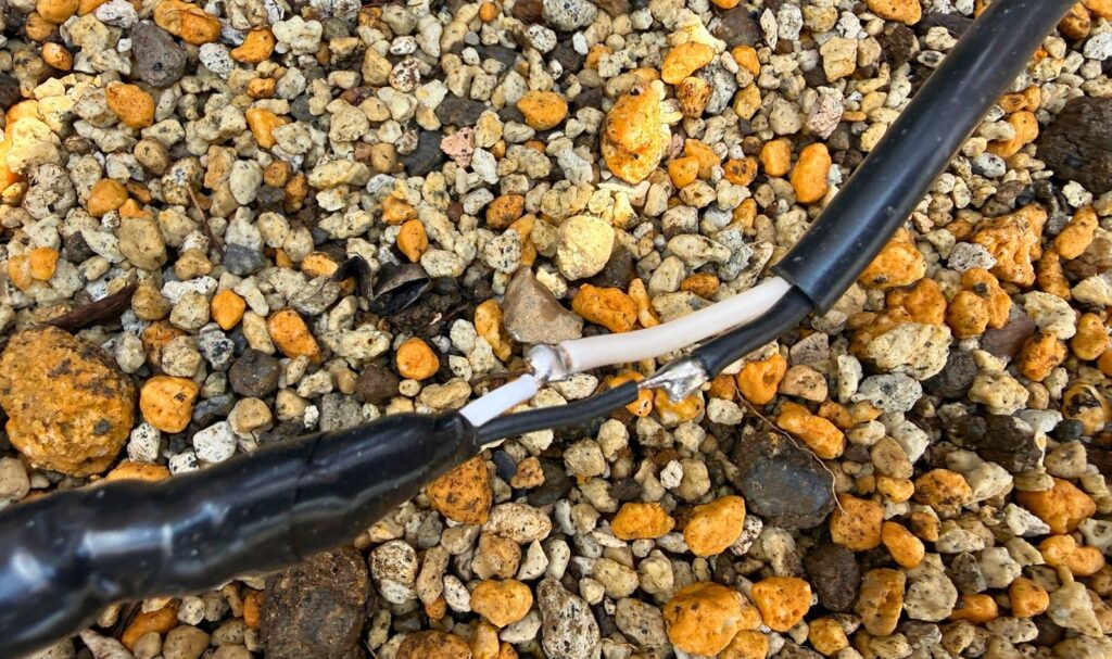 ガーデンライト 配線 はんだ付け 接続