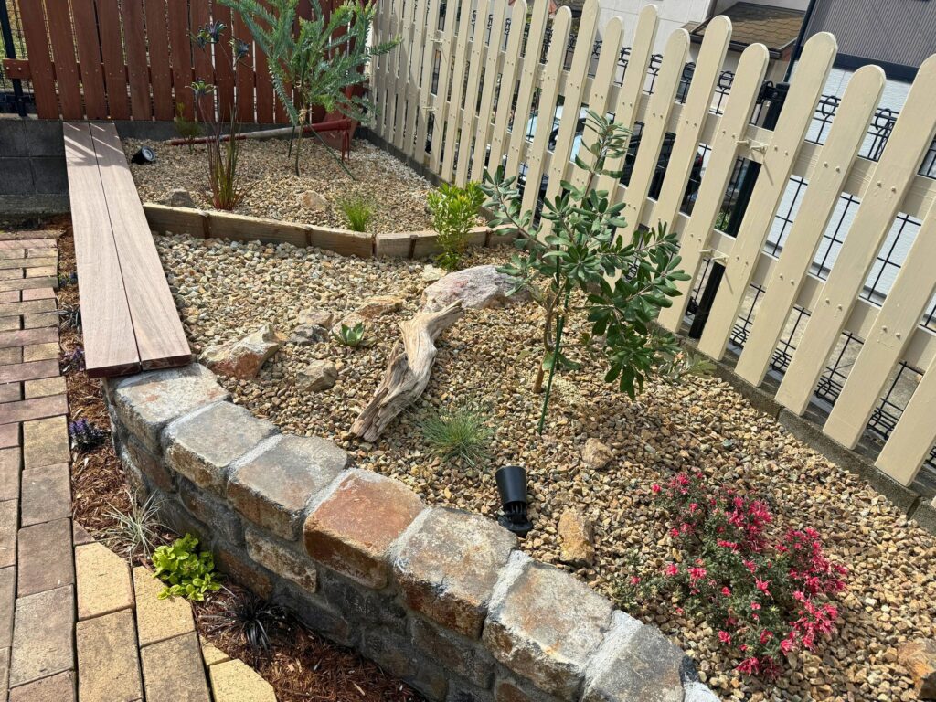 レイズドベッドDIY完成後のガーデン全体（昼の様子）